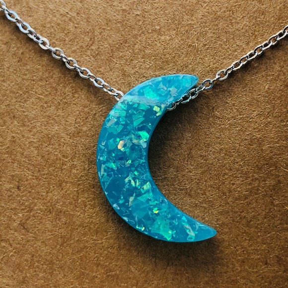 Opal moon necklace Light blue - Picture 3 of 5